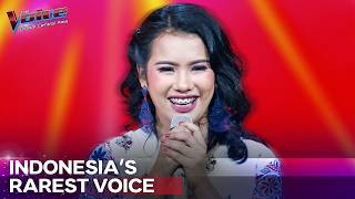 Indonesian Singer Vionita Sparks a Three-Coach Battle With 'Prahara Cinta' | The Voice Global Asia