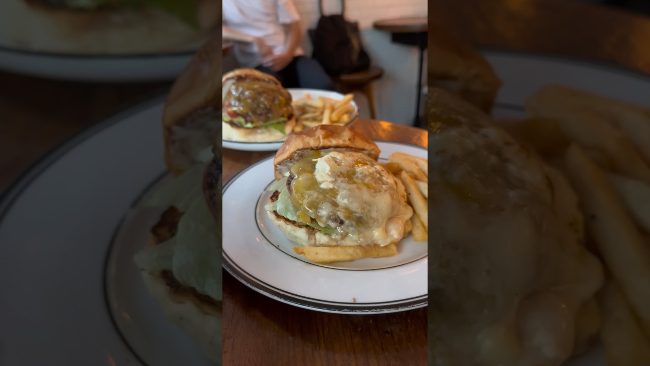 Burger Mania - ресторан, специализирующийся на бургерах из говядины Кобе.