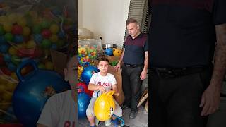 Plates Topunu Sanki Kendi Şişirmiş Üccaciye Şfet Ipzıp