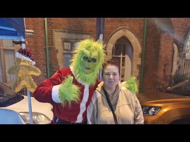 VLOGMAS DAY 1 - Christmas Lights Switch On!!