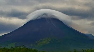LIVE !! GUNUNG MERAPI ERUPSI HARI INI !