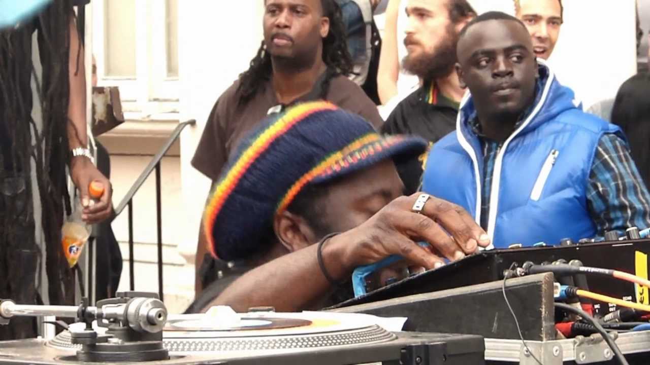 NOTTING HILL CARNIVAL 2012 - LORD AMBASSADOR SOUND SYSTEM ▶ The Bushman "Return of Jah" (dubplate) ③