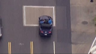 Craziest Convertible Police Chase Ends with Selfies, High-Fives and Hugs screenshot 4