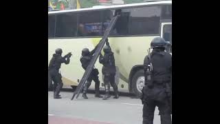 You Won't Believe How Quick This Swat Team Storm The Bus