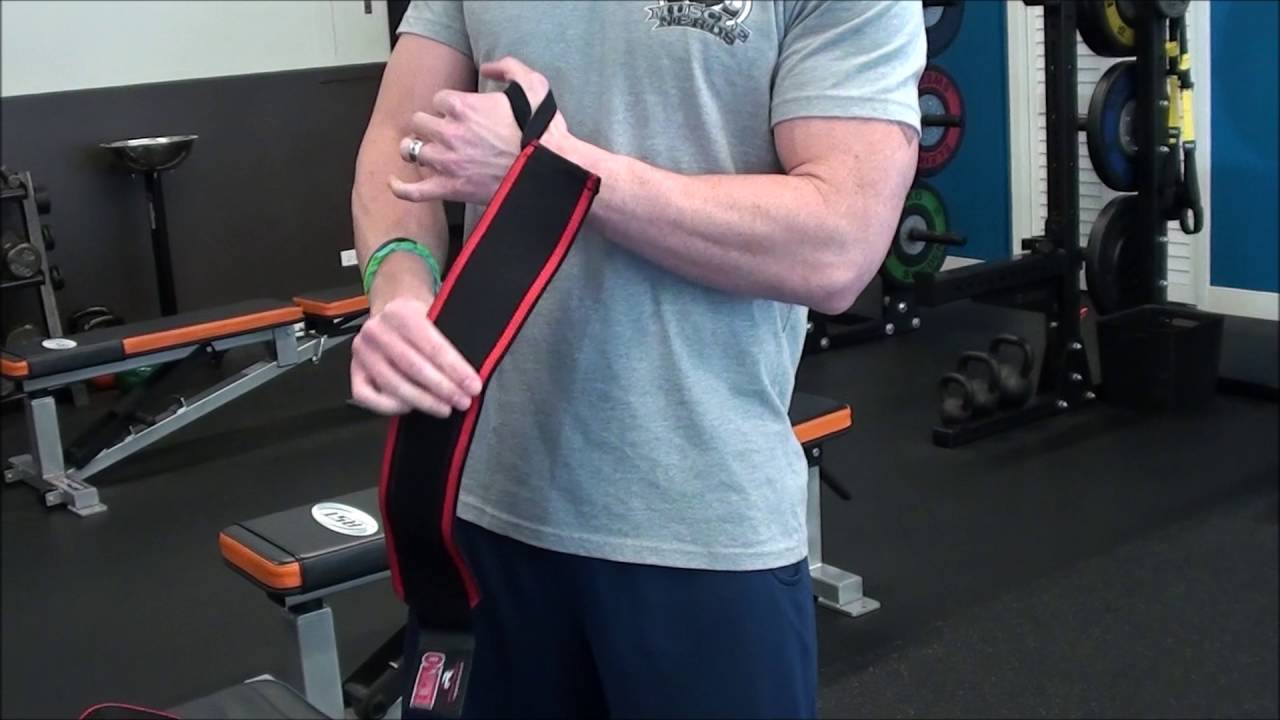 How to Use Wrist Wraps Properly (2 Methods) 