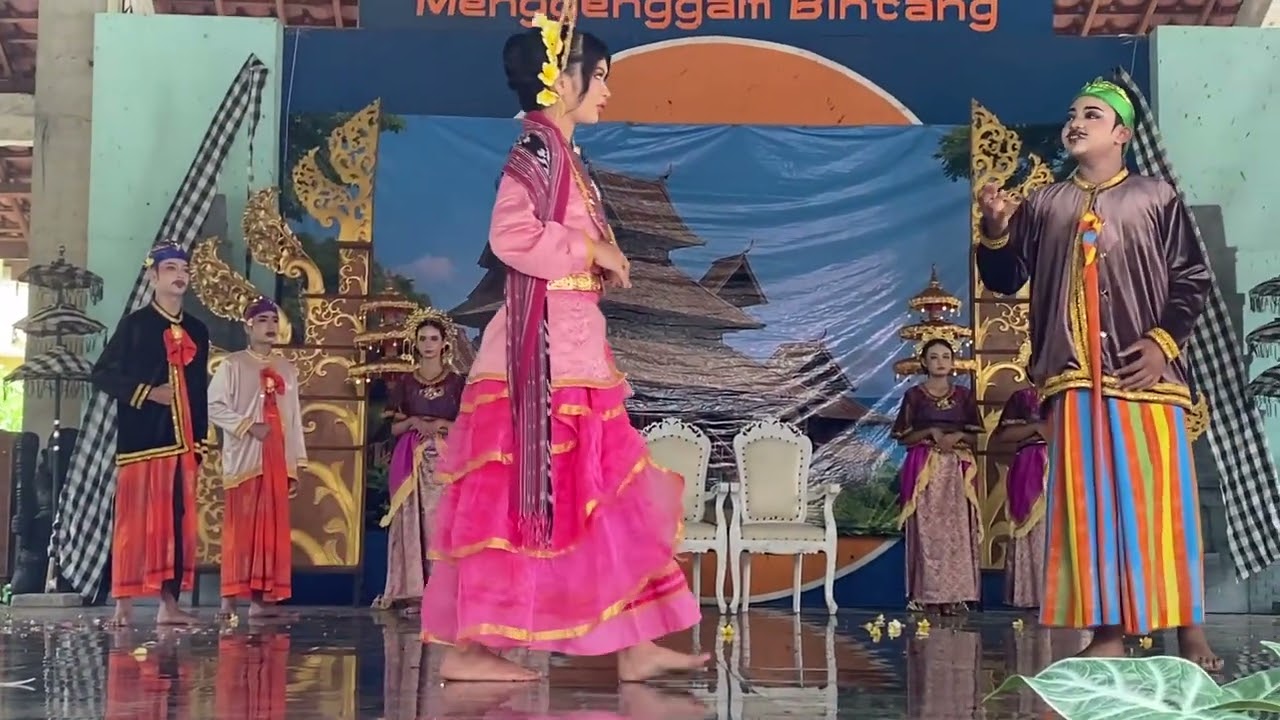 Drama Musikal 8B Putri Mandalika