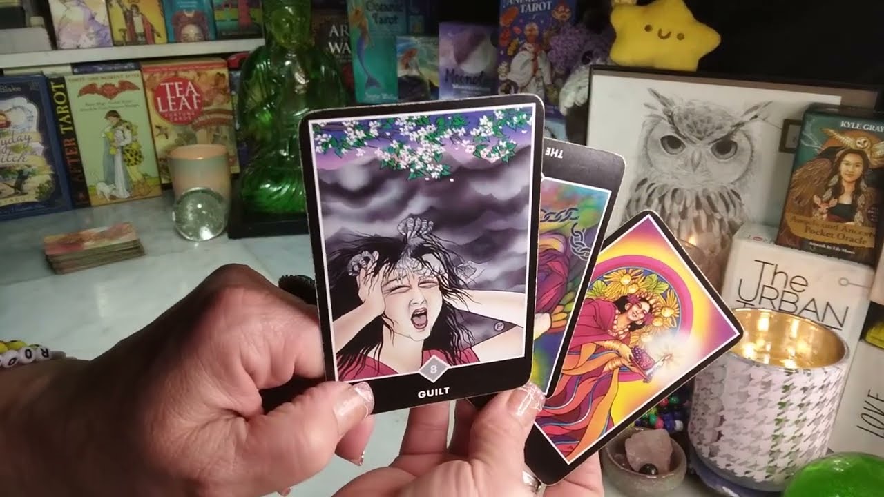 ВОДОЛЕЙ Тот, кто чувствует себя виноватым за прошлое, просит или консультируется с третьей сторон...