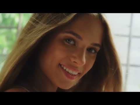 როცა შენს დალალებს ქარი შლის 