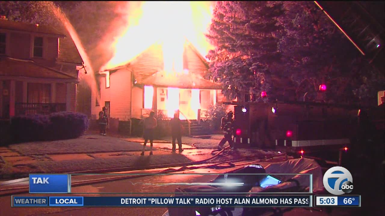 Fire breaks out at vacant house in Detroit