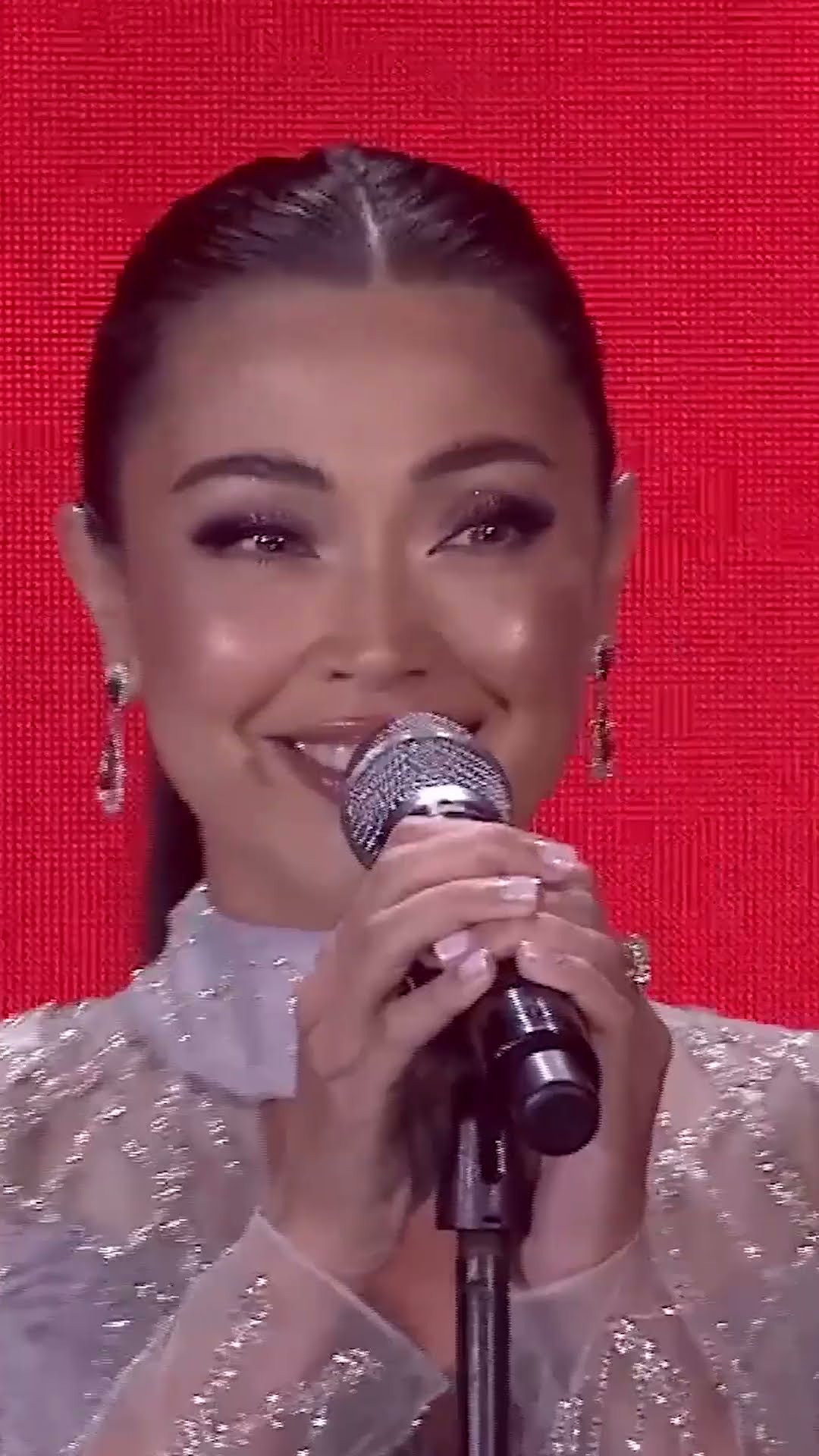 Kapamilya, handog po namin ‘to para sa inyo! Basta’t magkakasama tayo, liliwanag ang Pasko! ❤️??