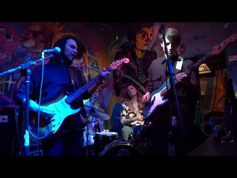 Regardez црвених цветова live@Граффити 2019-09-15 sur YouTube