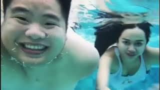 Aura Kasih berenang dengan Tank Top Putih - Wow