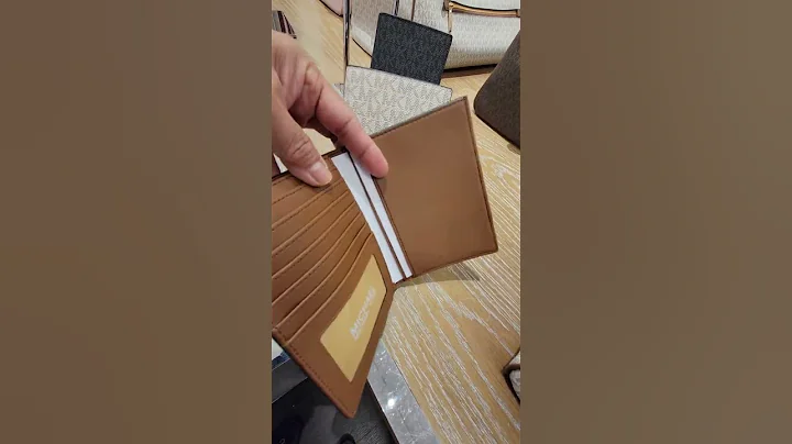 👌MICHAEL KORS PASSPORT HOLDER #shorts