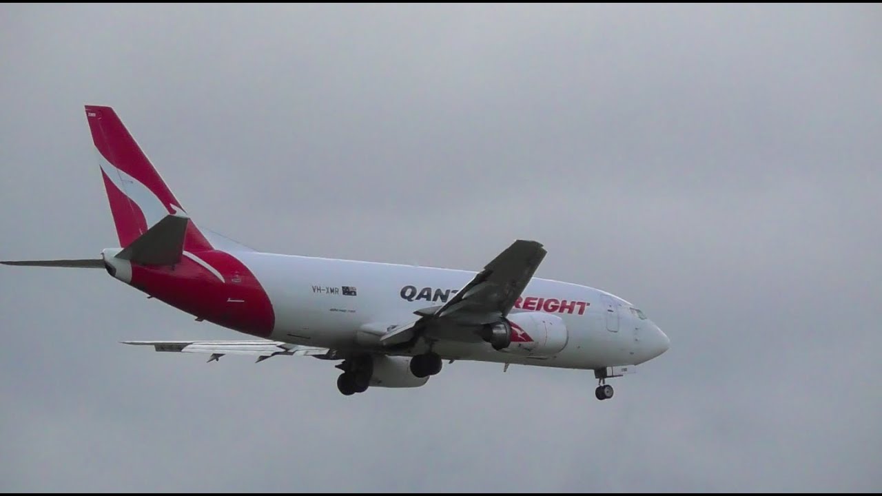 SUPRISE FREIGHTER | Qantas Freight 737-367SF Landing at Melbourne Airport - [VH-XMR]