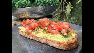 Bruschetta con Aguacate Cremoso