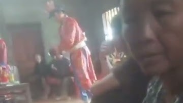 người dao đỏ đám tăng làm lễ chạy rùa