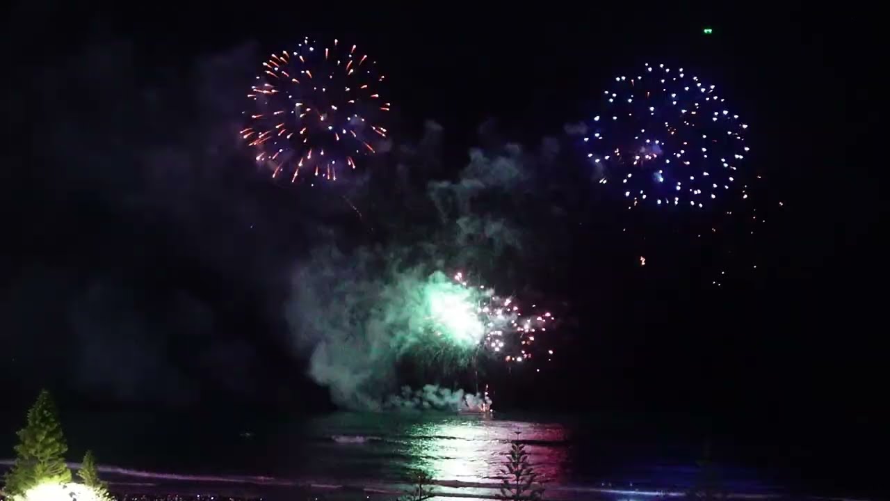 ✨ Gold Coast New Year's Eve 2025 Fireworks | Stunning Celebration by the Beach 🎆