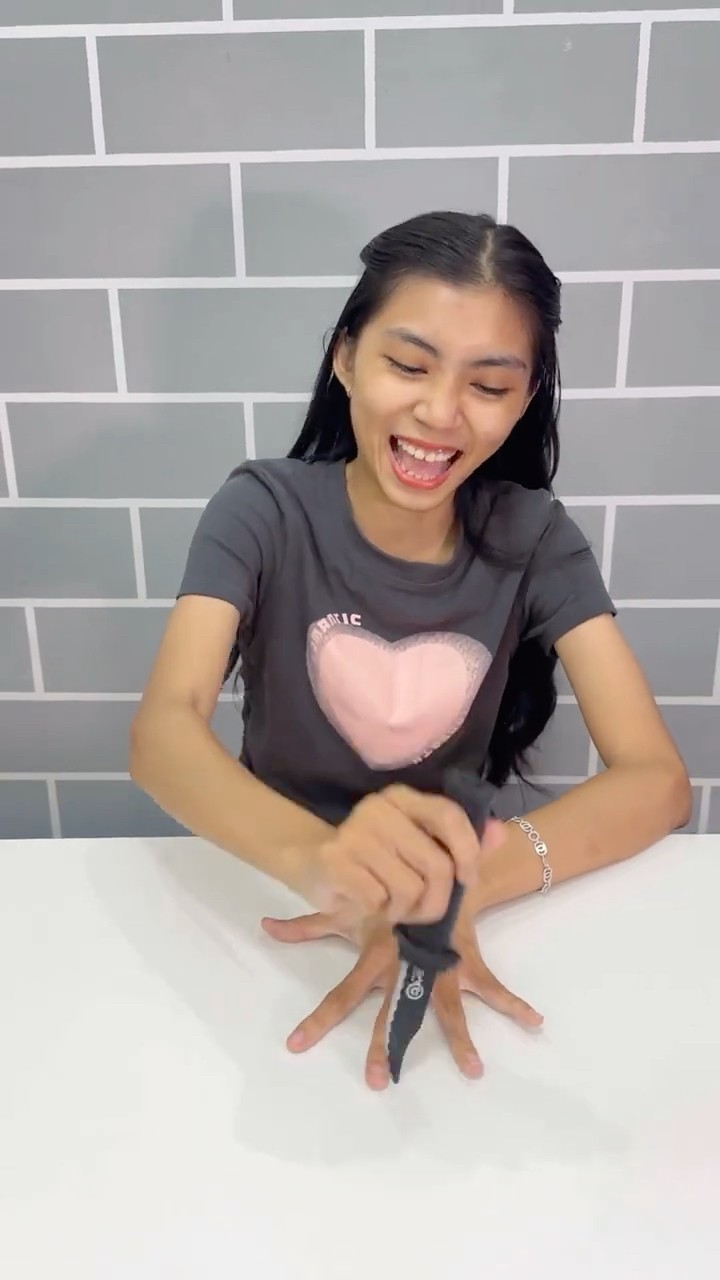 Su Hao Fun: Funny girl and noob boy ?