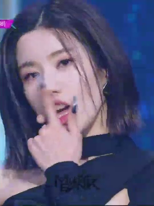 KWON EUN BI(권은비) - Glitch|Music Bank| 220408 KBS WORLD TV