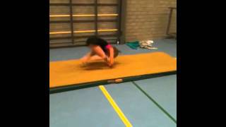 Yaella koprol ao met rechte armen