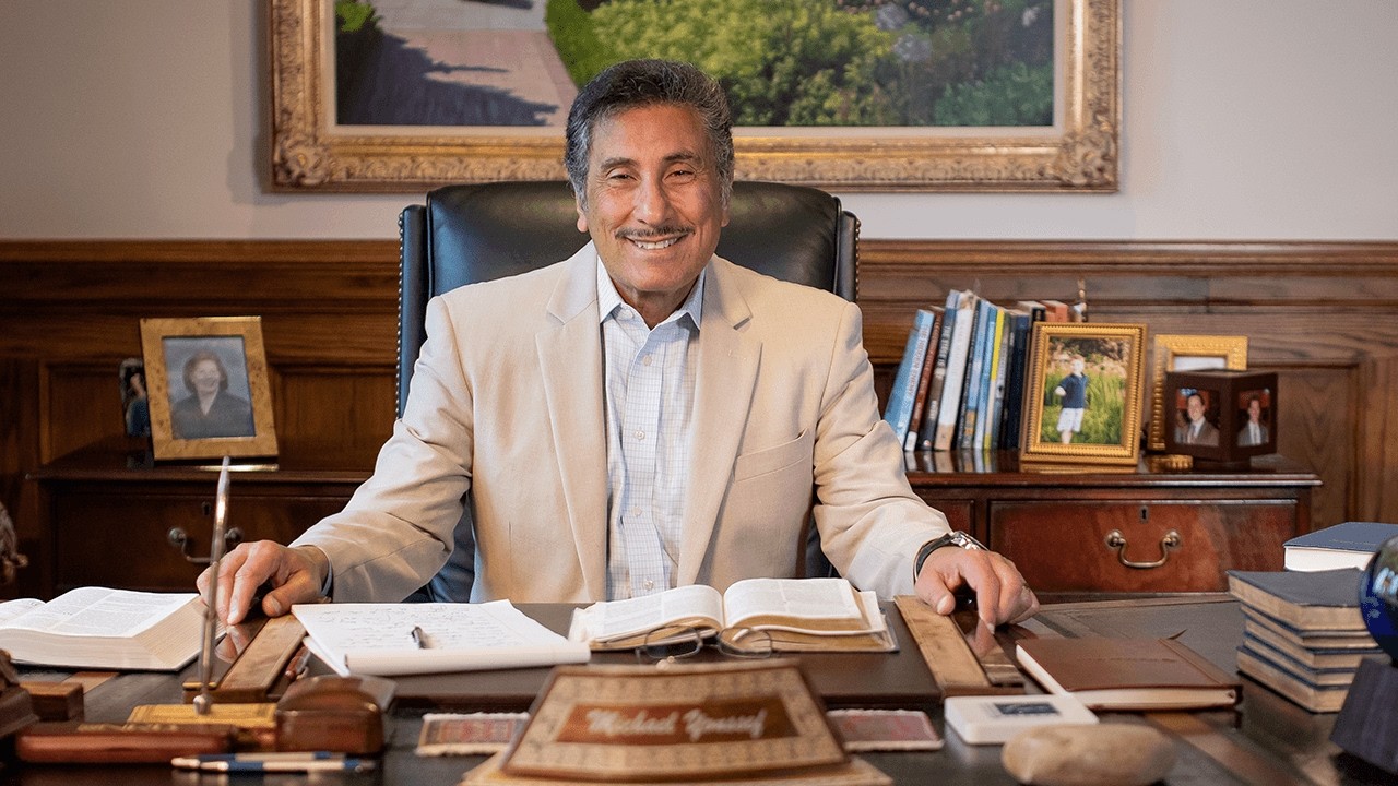 مواجهة المستقبل بثقة -  د. ق. مايكل يوسف - برنامج يهديهم في الطريق بالإنجليزية مع الترجمة العربية