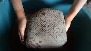 Brand new video of super crispy crunchy red sand with charcoal chips crumbling in lots of 🌊💦