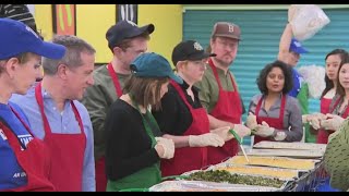 NYC family serves Thanksgiving meals: 'Three generations of generosity'