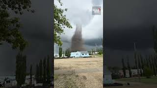 Incredible footage captured of tornado in Alberta
