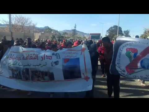 صغار جدليان يجوبون الشوارع رافعين شعار الحملة العالمية صحبة ماجورات سفيطلة