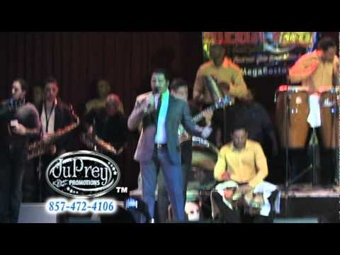 Frank Reyes - Amor A La Distancia {Live}