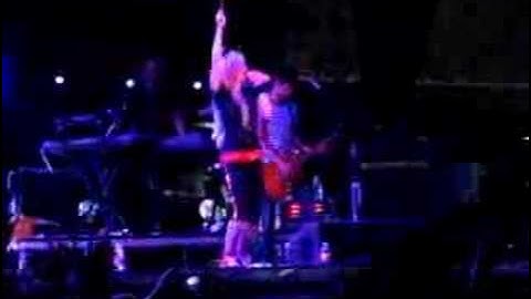 Avril Lavigne - All the small things (Live in Athens)