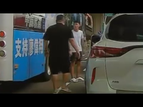A man in a Benz challenges for a fight but is brutally countered by a big boss