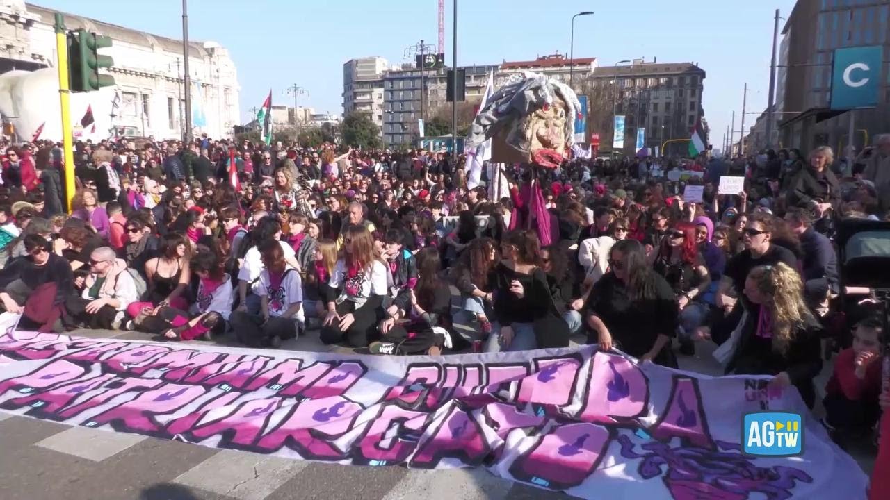 Migliaia in corteo per l'8 MARZO A MILANO: 