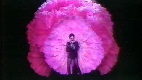 Zizi Jeanmaire      Mon Truc en Plumes