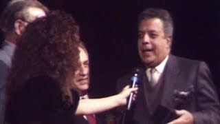 زووم   فريد شوقي  يسلم  مطيع زايد  جائزة أفضل إنتاج عام     عن فيلم  قلب الليل  - اسمعها