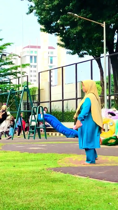 Syakila sudah berani prosotan di teSyakila Berani Prosotan Sendirian! 😍 Anak Hebat! #shorts