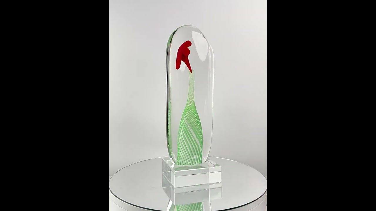 Warmly Design This Glass Sculpture Looks Like a Living Flower 🌿