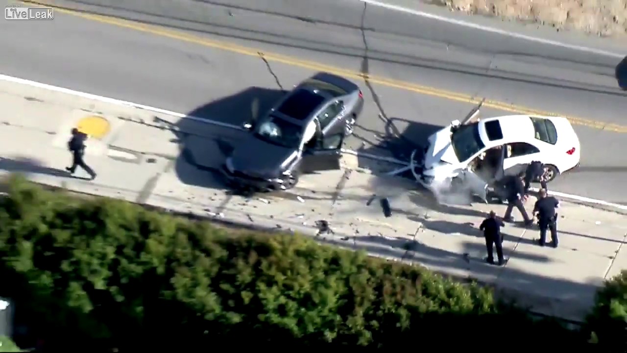 Los Angeles Police Chase That Ends In Crash - YouTube
