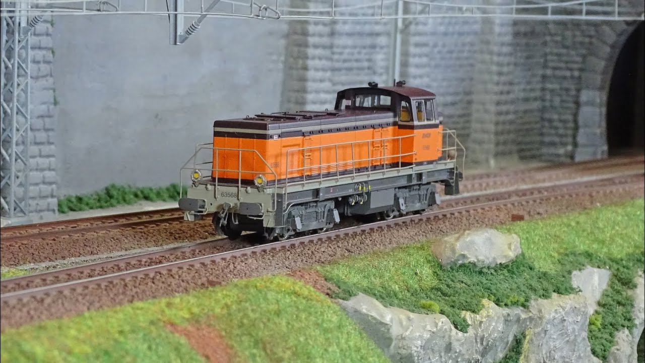 Locomotive diésel SNCF BB63568 livrée Arzens Orange 435, sigle nouille