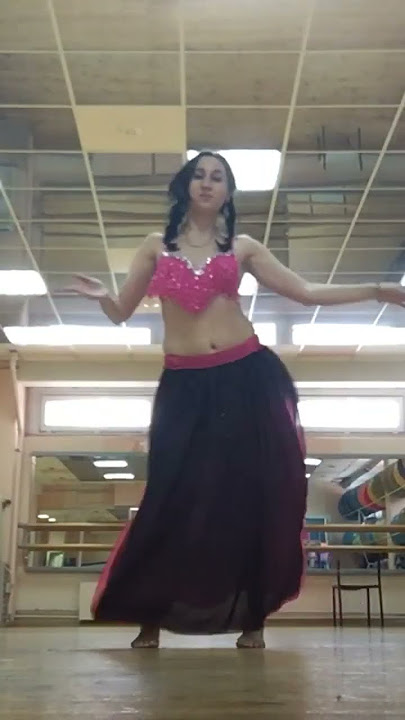 Beauty Bella dances Kiss Kiss by Tarkan