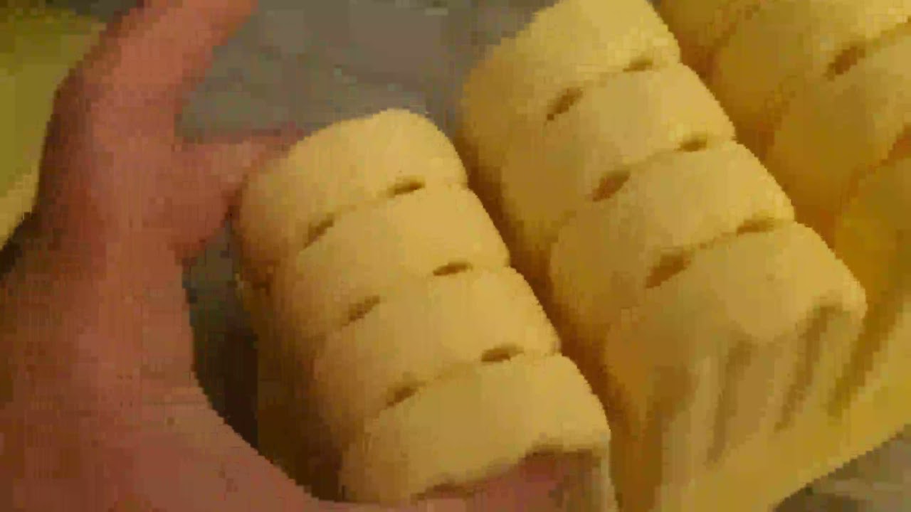 Popsicle Molds, MEETRUE 12 Pieces Silicone Popsicle Molds Review, Firm enough to stand but pliable e