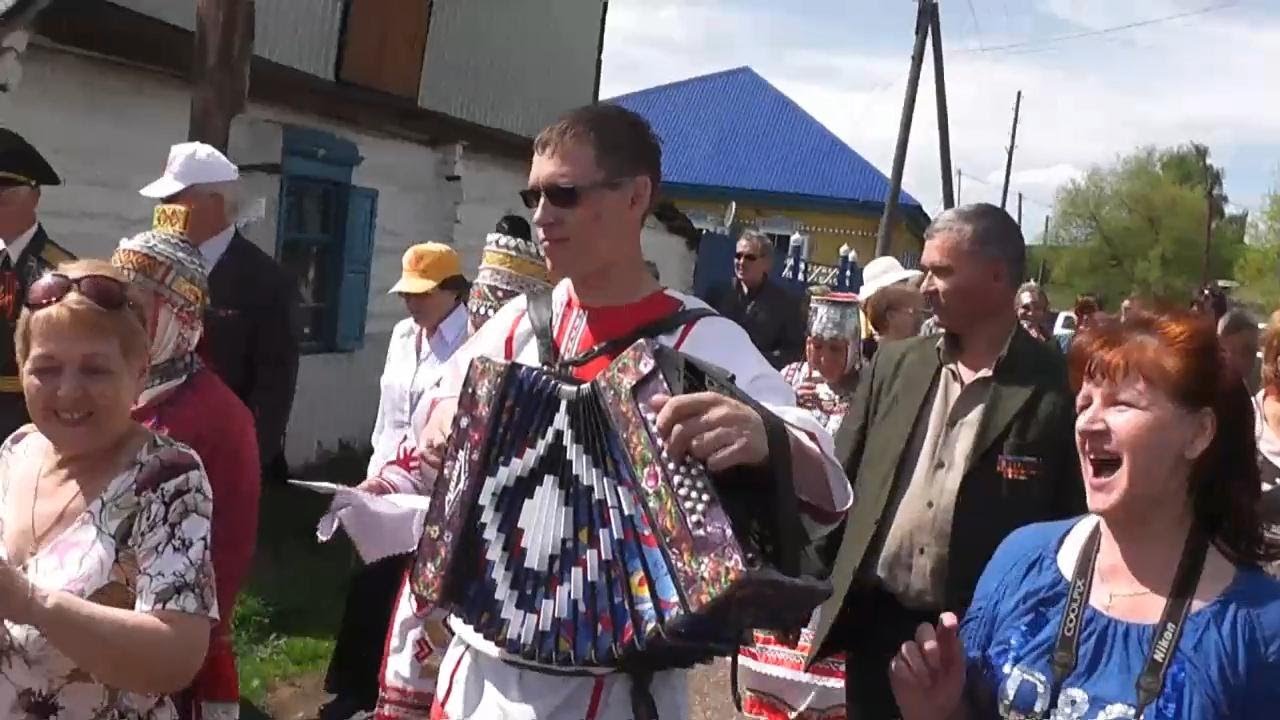 Чуваши расплясались в Слакбаше ! Чуть мост не разрушили...