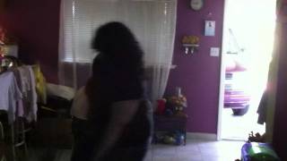 Woman fakes injury in court (our version)