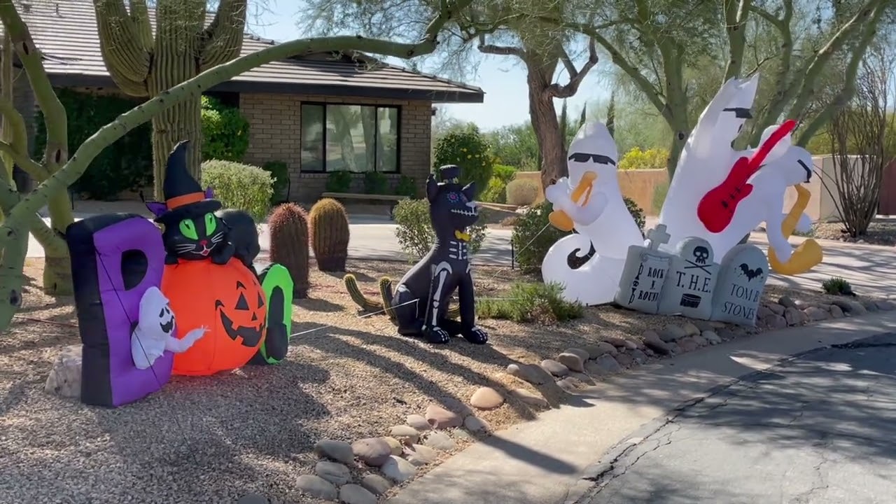 HALLOWEEN IN THE DESERT - skeletons, pumpkins, goblins galore