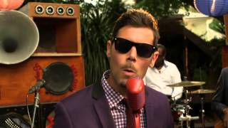 The Dualers - Running Around With Your Head In The Clouds (Official Video) chords