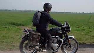 Triumph Bonneville T120, Soft Luggage from K&F Concept! DSLR camera backpack. screenshot 5