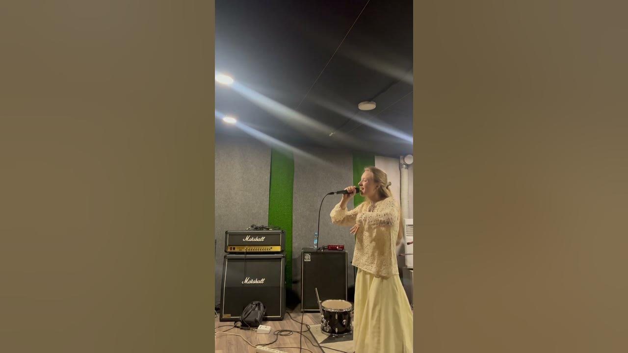 Кайфую под свою песню