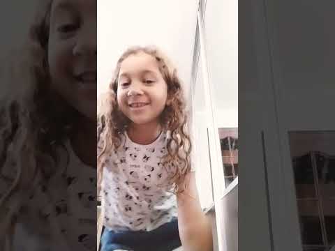 забыла одеть колготки но ничего одену другие белые просто 