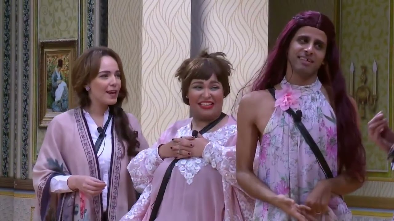 المسرح مش قادر يمسك نفسه لما شاف حمدي الميرغني في دور أخته | مسرح مصر