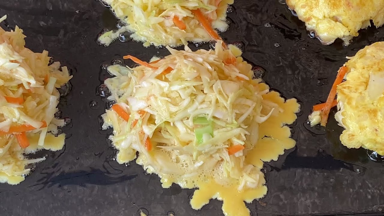 Egg Cabbage Toast Korean Traditional Market / Korean Street Food